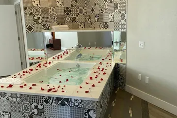 Mid City Inn and Suites
