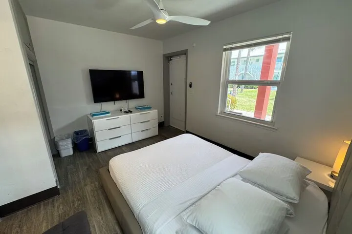 Room 4 of 189