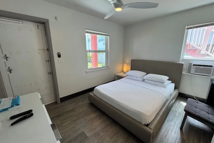 Room 5 of 189