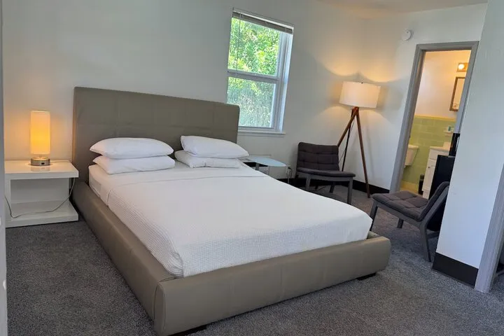 Room 2 of 189