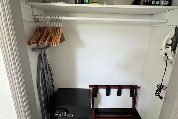 Room 3 of 189