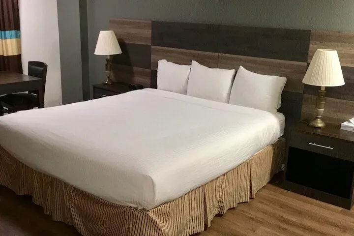 Room 3 of 37