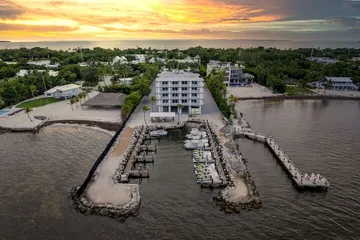 Hadley Resort and Marina