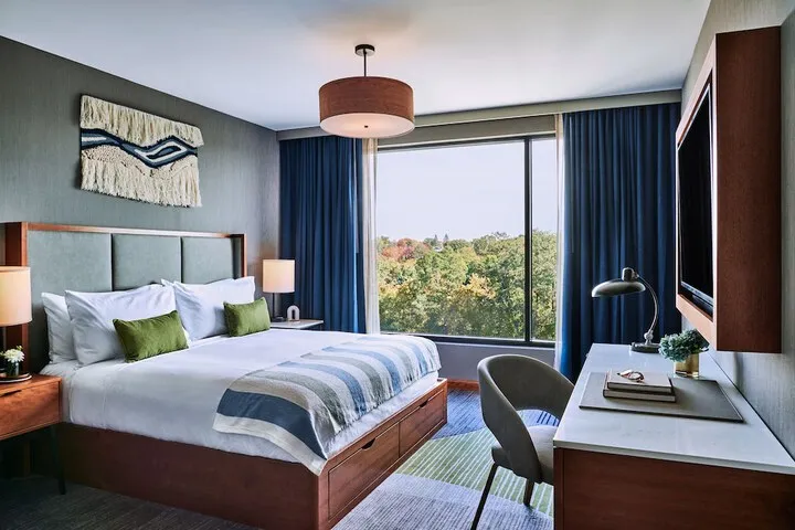 Room 4 of 28
