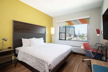 Tru by Hilton Baltimore Harbor East MD