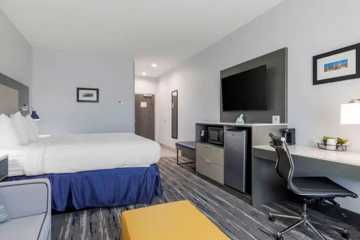 Room 2 of 36