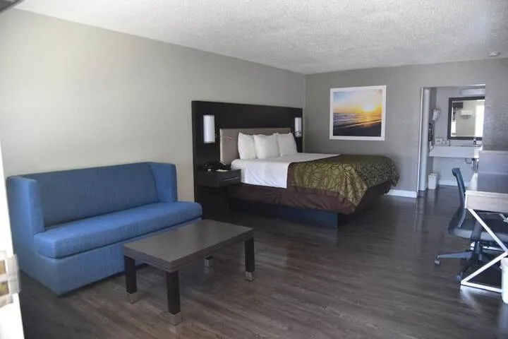 Room 5 of 33