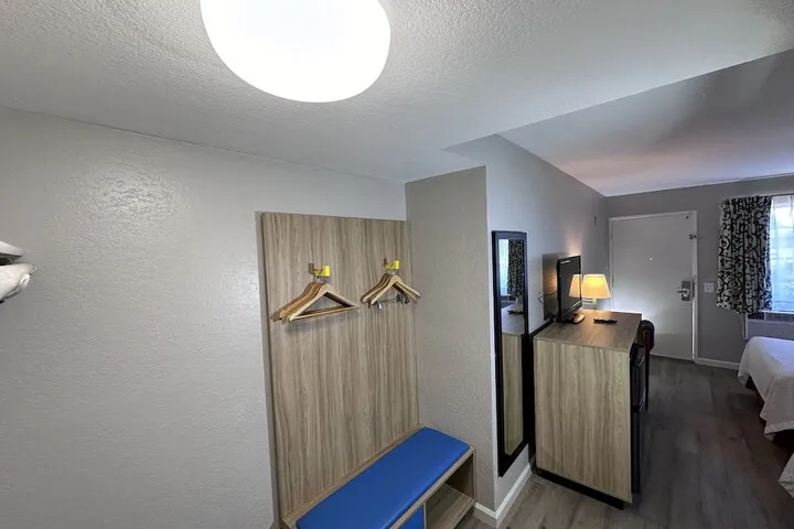 Room 4 of 22