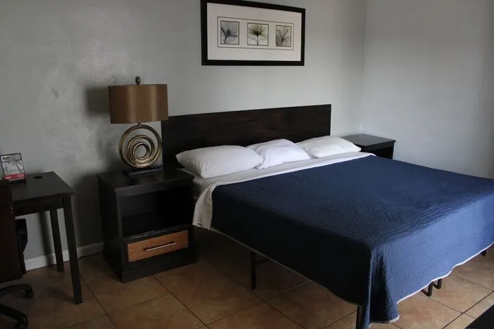 Room 3 of 49