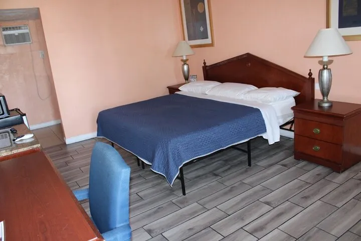 Room 2 of 49