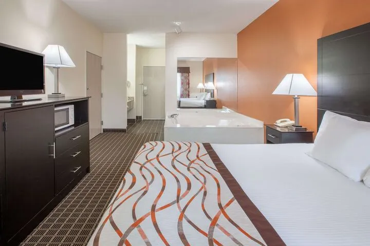 Room 5 of 18