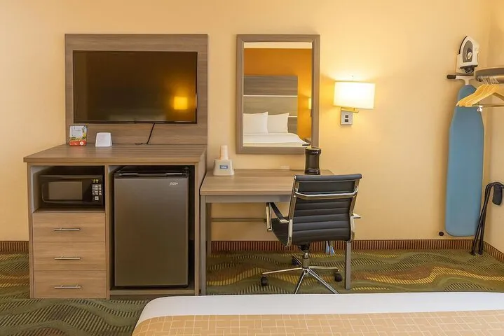 Room 3 of 21
