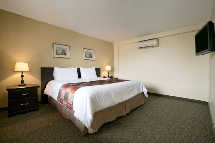 Room 4 of 25