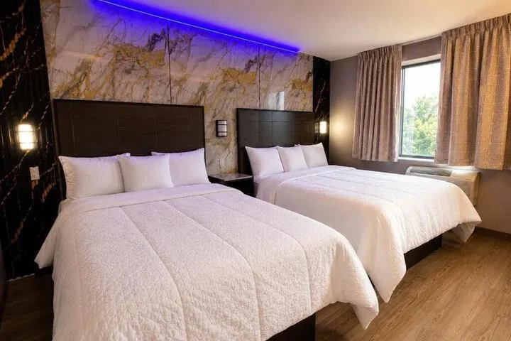 Room 4 of 16