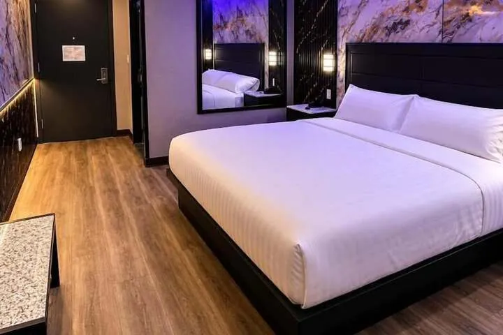 Room 5 of 16