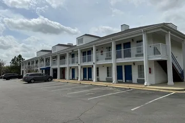 Brentwood Inn & Suites