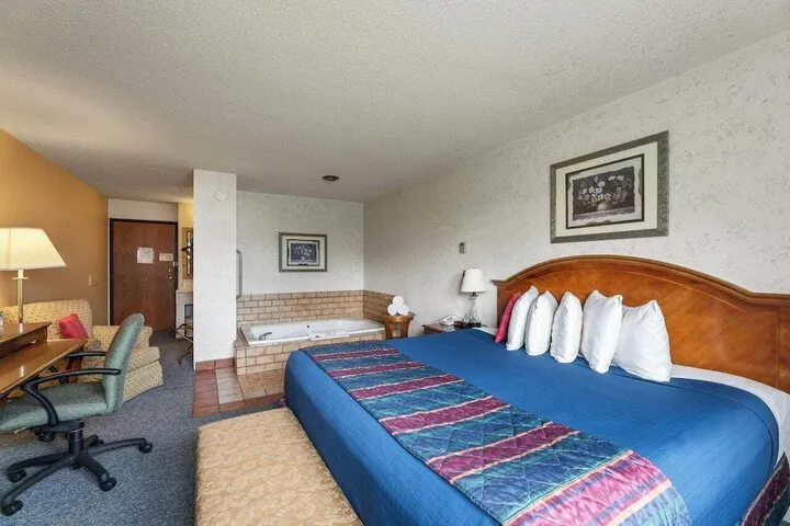 Room 4 of 17