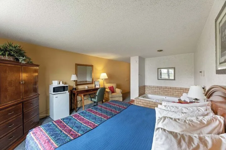 Room 5 of 17