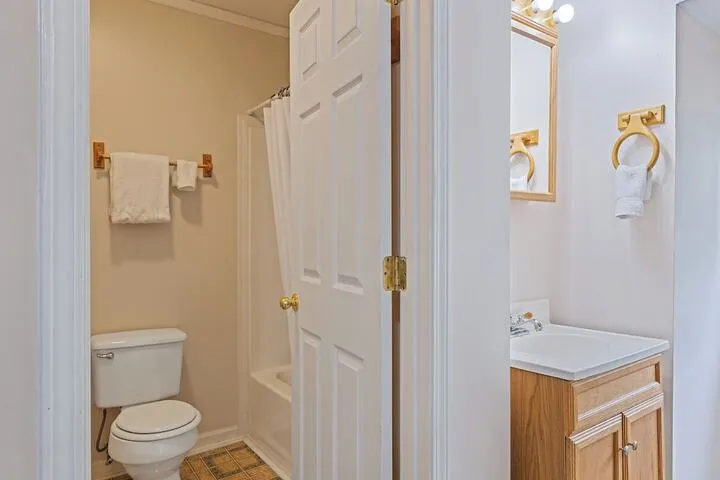 Room 5 of 12