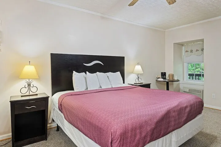 Room 4 of 12