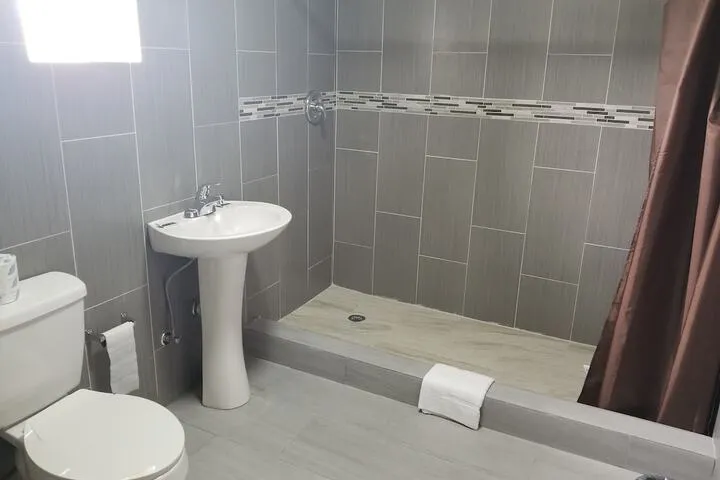 Room 5 of 16