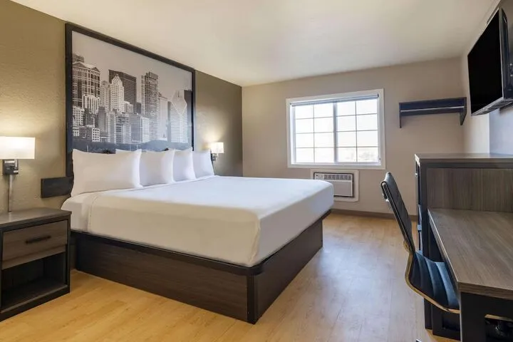 Room 4 of 30