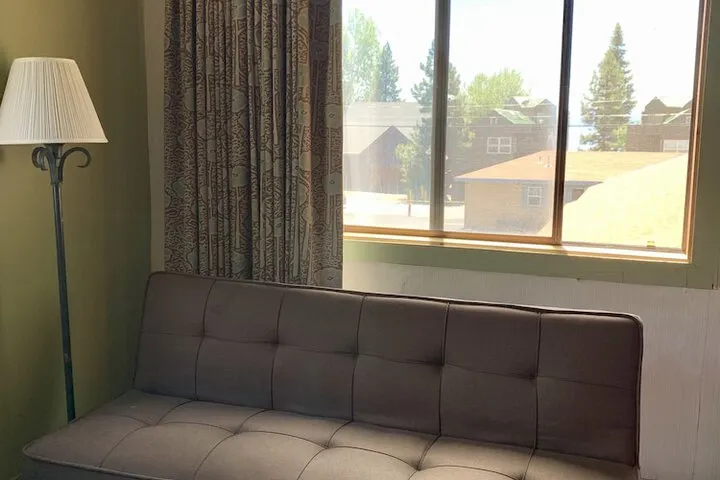 Room 4 of 37