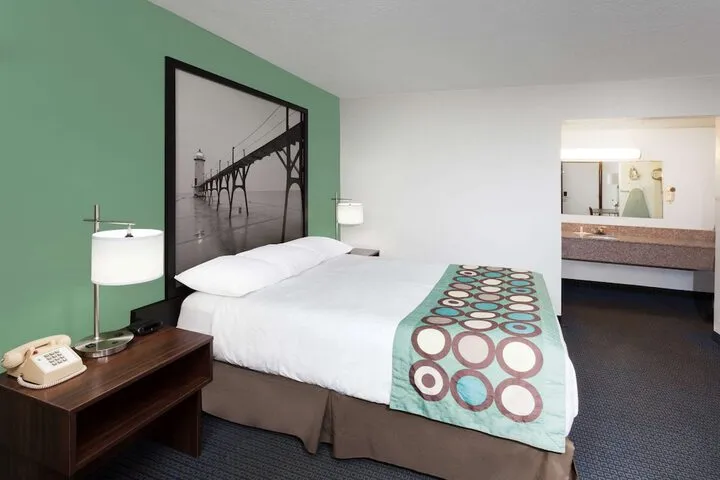Room 3 of 18