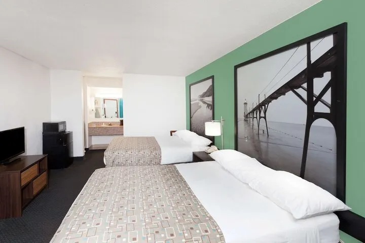 Room 4 of 18