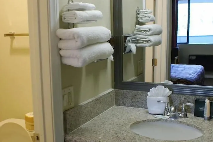 Room 4 of 25