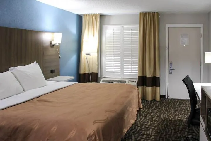 Room 5 of 28