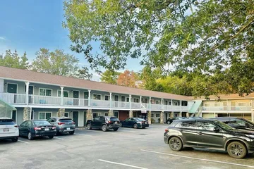 Hampton Motor Inn