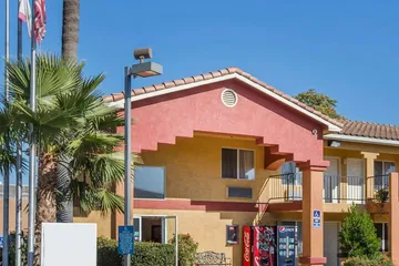 Econo Lodge Inn & Suites Lodi - Wine Country Area