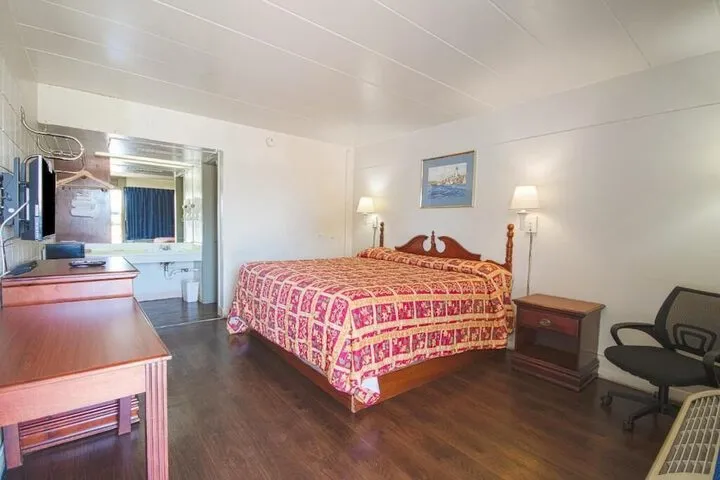 Room 4 of 28