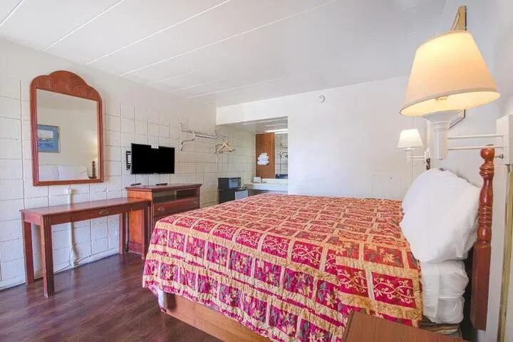 Room 3 of 28