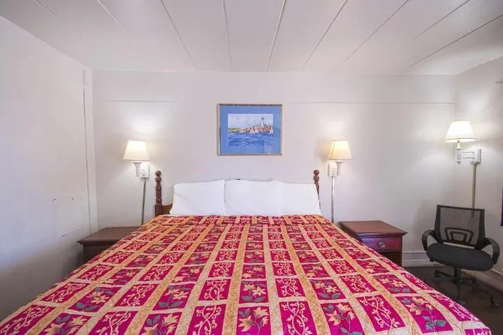 Room 5 of 28