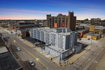 Econo Lodge Inn & Suites Waterloo Downtown