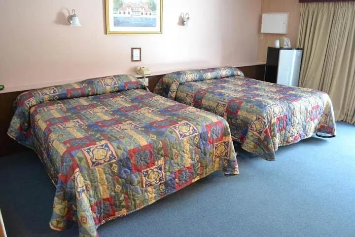 Room 4 of 28