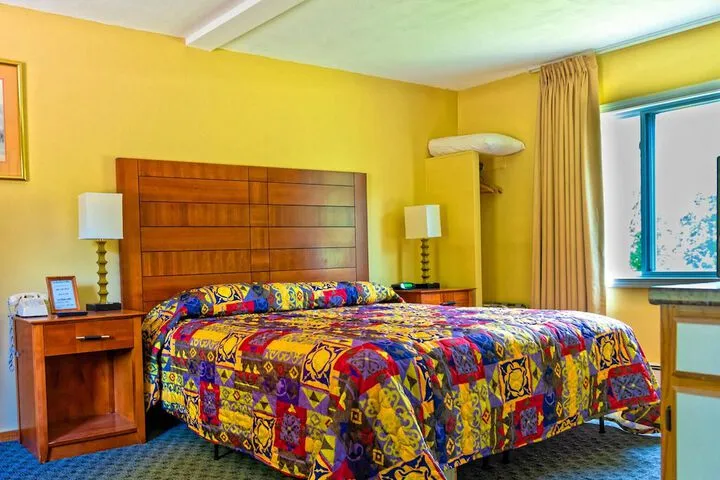 Room 5 of 28