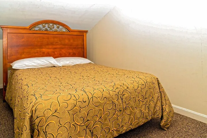 Room 2 of 28