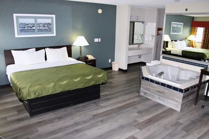 Room 4 of 6