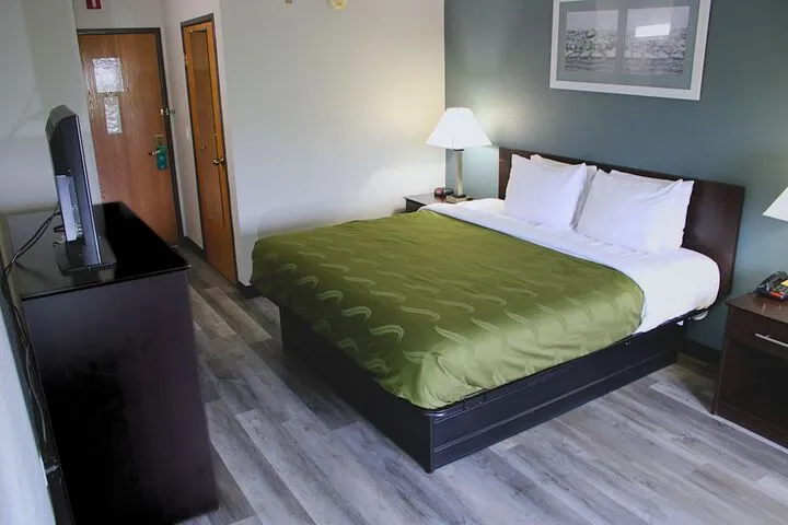 Room 2 of 6