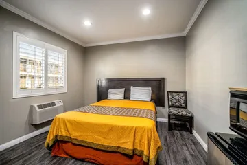 Regency Inn & Suites