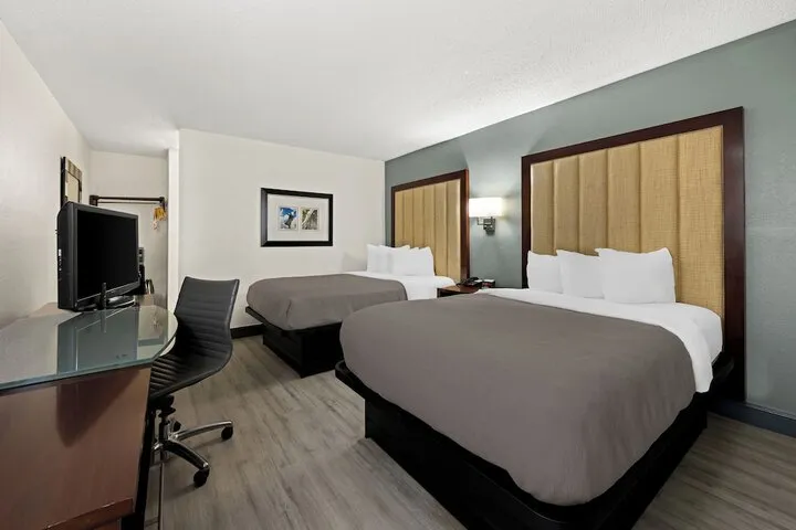 Room 4 of 27