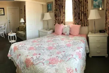 Carlton House Motel