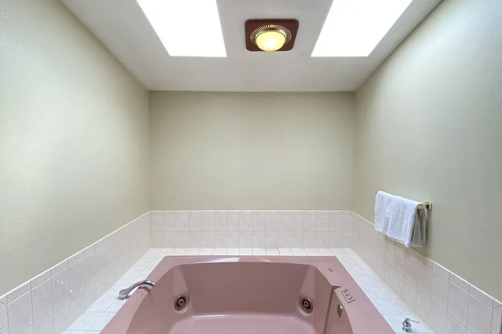 Room 4 of 20