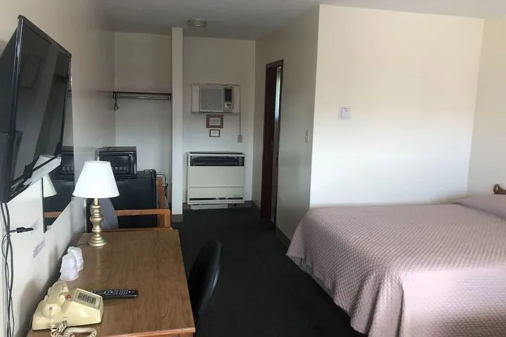 Room 6 of 18