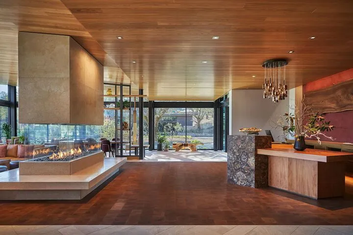 Lobby lounge