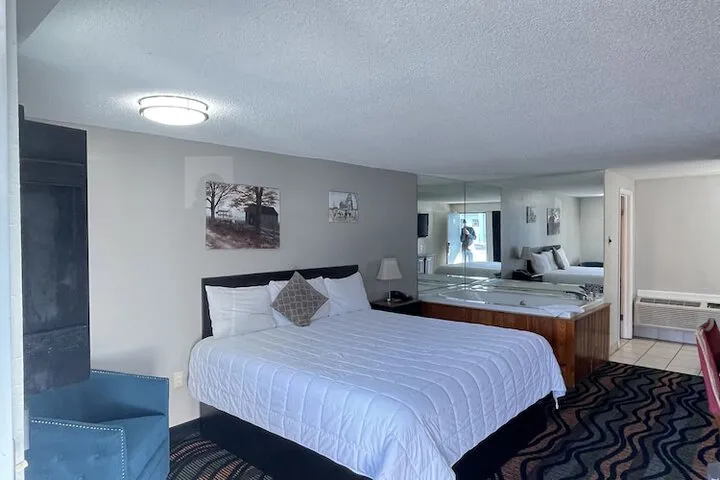 Room 4 of 79