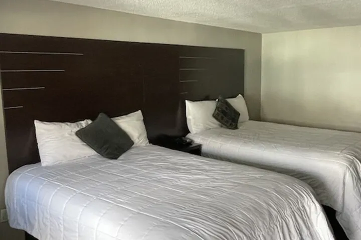 Room 5 of 79